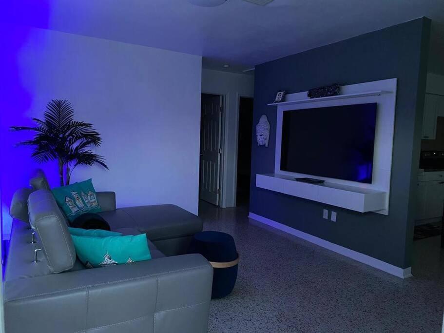 Stayover In Miami Home 2Br - 1Bth - Free Parking Exterior photo