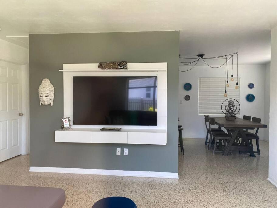 Stayover In Miami Home 2Br - 1Bth - Free Parking Exterior photo