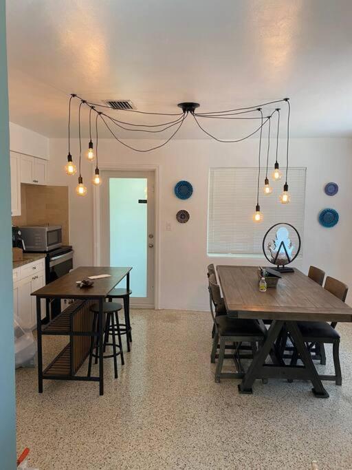 Stayover In Miami Home 2Br - 1Bth - Free Parking Exterior photo